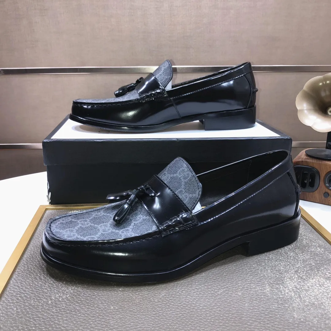 Factory batch 580💰Italy’s top luxury men’s shoe giant (GUCCI) (Gucci) (full cowhide lining) new arrival🍃Original European style🔰 Pleasant to the eye😍In order to make the shoes more durable and non-deformable🌀The production continues to follow traditional methods but there is still no lack of innovation💪Select original cowhide for the leather♻️Smooth, natural and extra bright⭐Made of imported cowhide The rich man’s first choice 38-45 (45 customized)